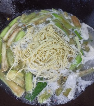 丝瓜荷包蛋汤面的做法步骤：7