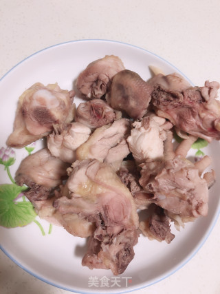 木耳炒鸡肉的做法步骤：2