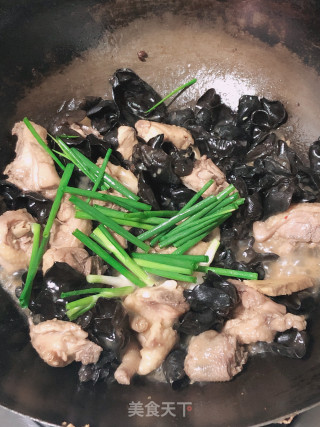 木耳炒鸡肉的做法步骤：6