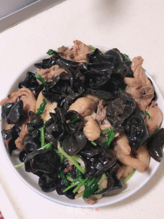 木耳炒鸡肉的做法步骤：7