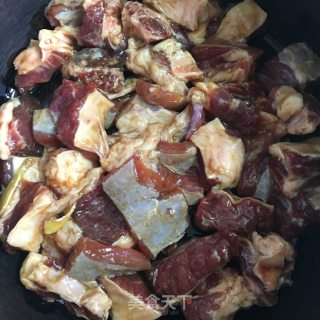 牛腩烧土豆的做法步骤：3