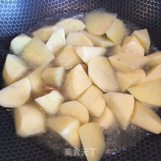 牛腩烧土豆的做法步骤：7