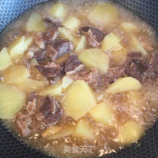 牛腩烧土豆的做法步骤：8