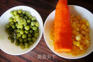 豌豆玉米粒炒虾仁的做法步骤：1