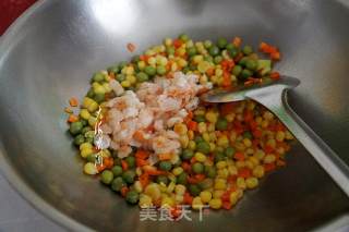 豌豆玉米粒炒虾仁的做法步骤：5