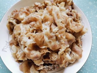 洋葱炒肥牛的做法步骤：1