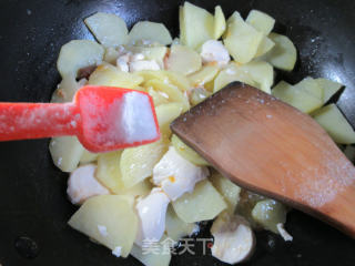 咸鸭蛋炒土豆的做法步骤：7