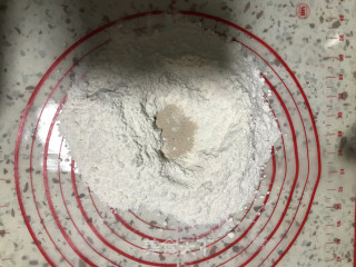 红糖馒头的做法步骤：1
