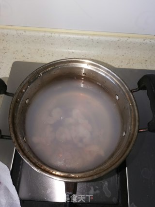 鲜虾紫菜蛋花汤的做法步骤：2