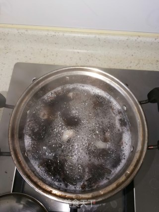鲜虾紫菜蛋花汤的做法步骤：3