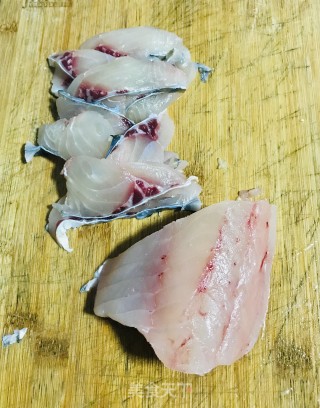 油滚鱼片的做法步骤：1