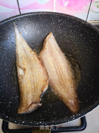 香煎龙利鱼的做法步骤：3
