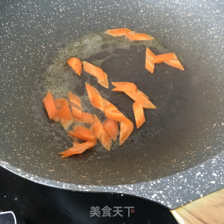 烧肉炒莴苣片的做法步骤：7