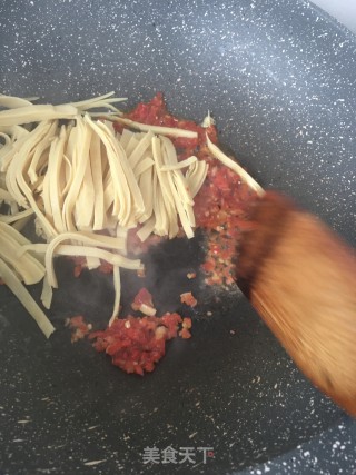 “食物边角料做大餐”剁椒千张炒莴苣叶的做法步骤：7