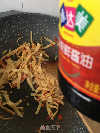 “食物边角料做大餐”剁椒千张炒莴苣叶的做法步骤：10