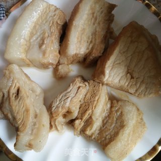 回锅肉炒尖椒的做法步骤：1
