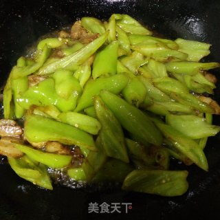 回锅肉炒尖椒的做法步骤：5