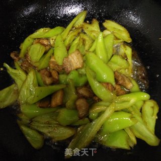 回锅肉炒尖椒的做法步骤：6