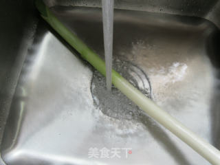 大葱炒猪舌头的做法步骤：2