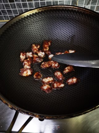 腊肠炒菜花的做法步骤：2