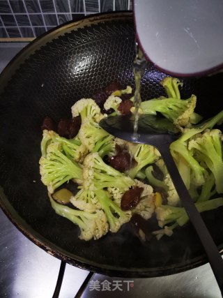 腊肠炒菜花的做法步骤：5