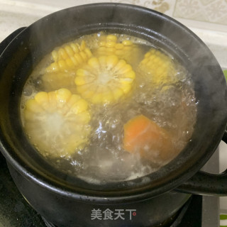玉米萝卜排骨汤的做法步骤：4