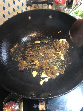 青椒炒牛肉的做法步骤：3