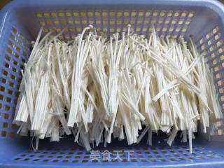 浇汁金针菇的做法步骤：1