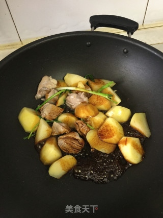 菠萝啤烧土豆鸭腿的做法步骤：6