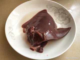 青瓜炒猪肝的做法步骤：1