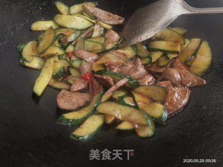 青瓜炒猪肝的做法步骤：7