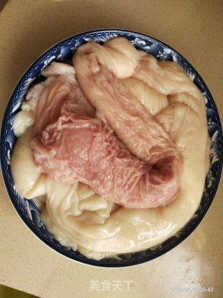 腐竹炒猪大肠的做法步骤：1