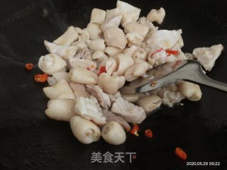 腐竹炒猪大肠的做法步骤：8