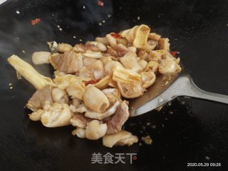 腐竹炒猪大肠的做法步骤：11