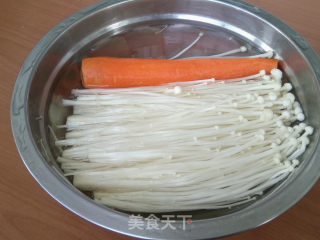 金针菇拌胡萝卜的做法步骤：1