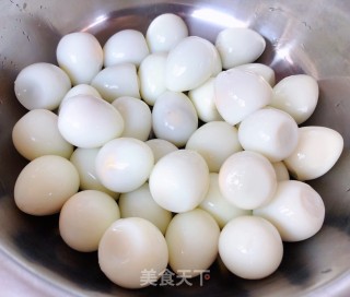 红烧猪肘鹌鹑蛋的做法步骤：2
