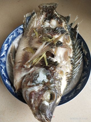 清蒸罗非鱼的做法步骤：4