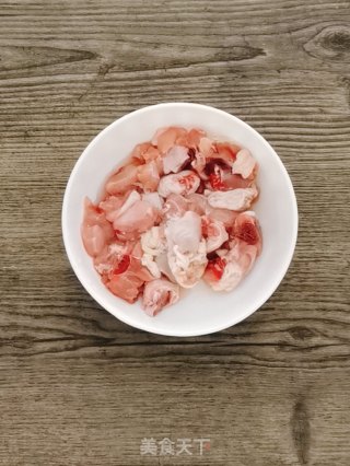 芋头蒸鸡的做法步骤：1