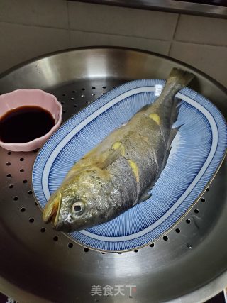 脆萝卜干蒸黄花鱼的做法步骤：4