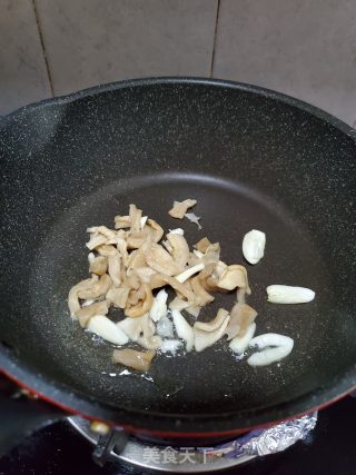脆萝卜干蒸黄花鱼的做法步骤：6