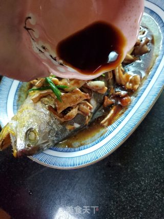 脆萝卜干蒸黄花鱼的做法步骤：15