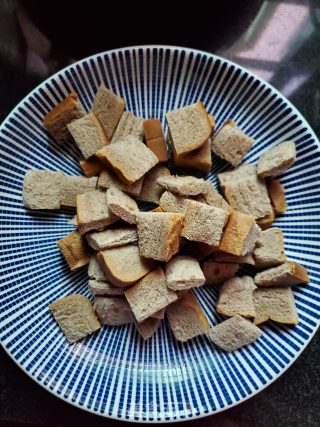 黑麦吐司蛋饼的做法步骤：2