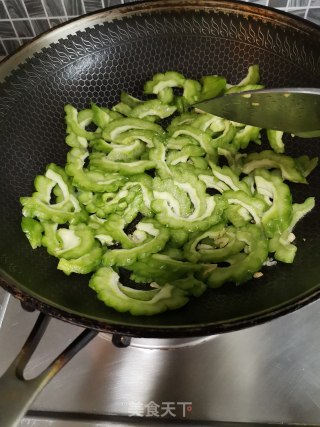 苦瓜炒蛋的做法步骤：4