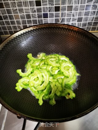 苦瓜炒蛋的做法步骤：5