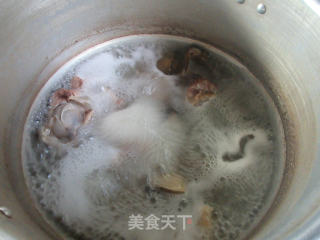 鲍鱼筒骨汤的做法步骤：10