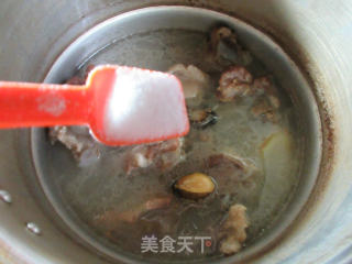 鲍鱼筒骨汤的做法步骤：11
