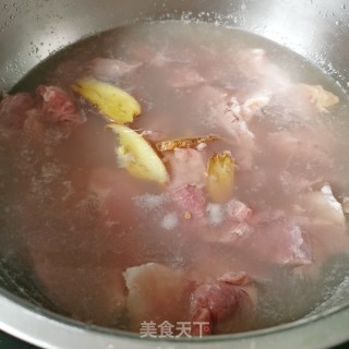 牛腩炖土豆的做法步骤：3
