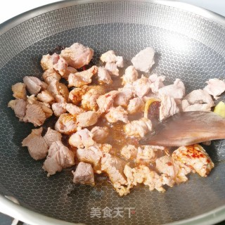 牛腩炖土豆的做法步骤：9
