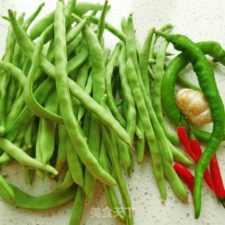 炝炒四季豆的做法步骤：1