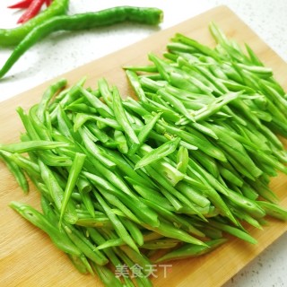 炝炒四季豆的做法步骤：2